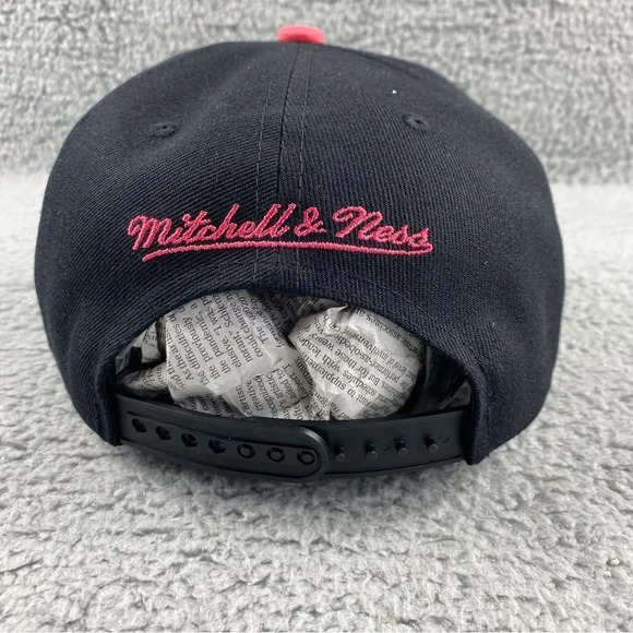 New mitchell & NESS MIAMI HEAT SNAPBACK SPRAY PAINT HAT CAP NBA BLACK RED UNISEX - Picture 5 of 11